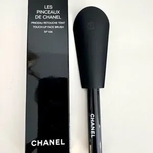 CHANEL | Makeup | Les Pinceaux De Chanel Touchup Face Brush